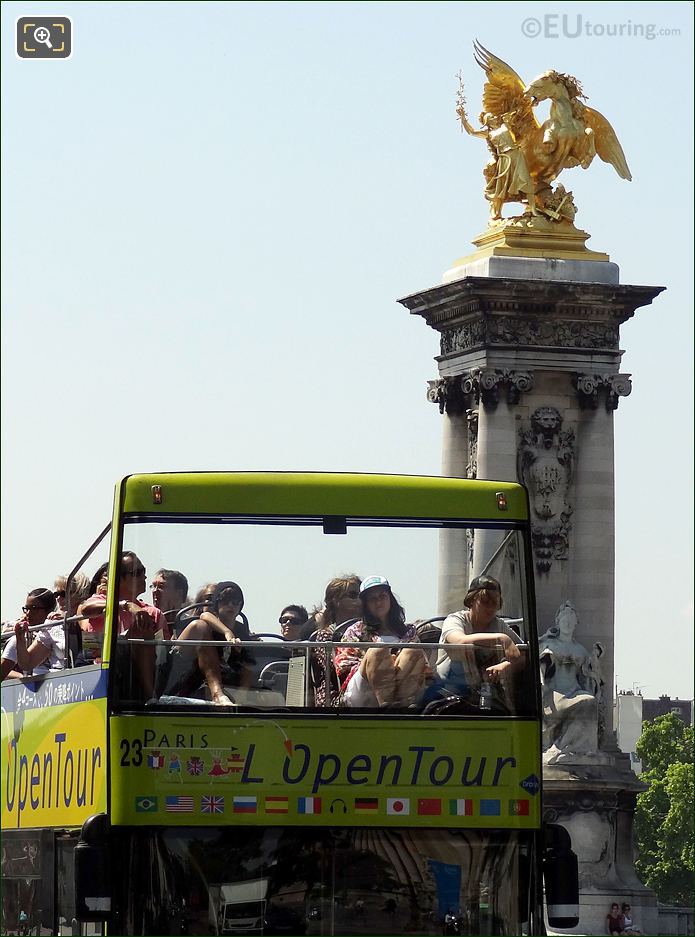 L'OpenTour bus on Pont Alexandre III