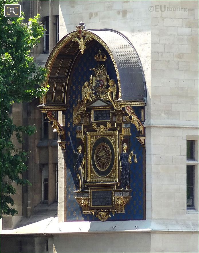 Public clock on La Conciergerie