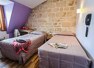 Le Montclair Hostel Twin Bedroom