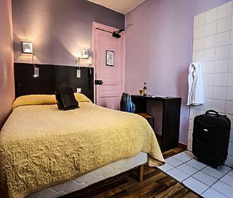 Le Montclair Hostel Double Bedroom