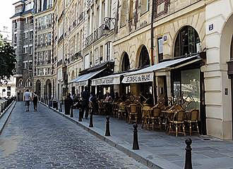 Square de la Place Dauphine cafe