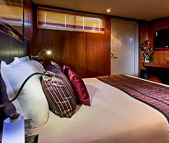 Le VIP Paris Yacht Hotel Bedroom Two