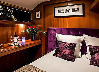 Le VIP Paris Yacht Bedroom Three