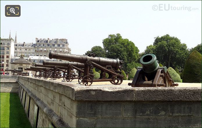 Cannons at Hotel Les Invalides