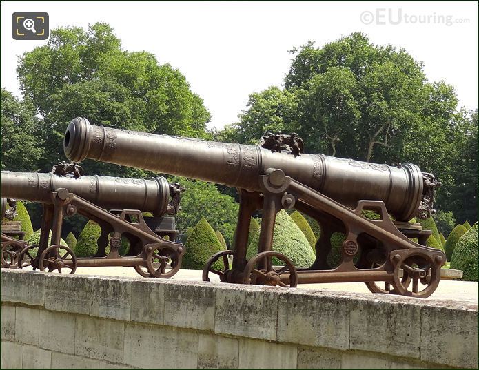 Cannon on display at Les Invalides