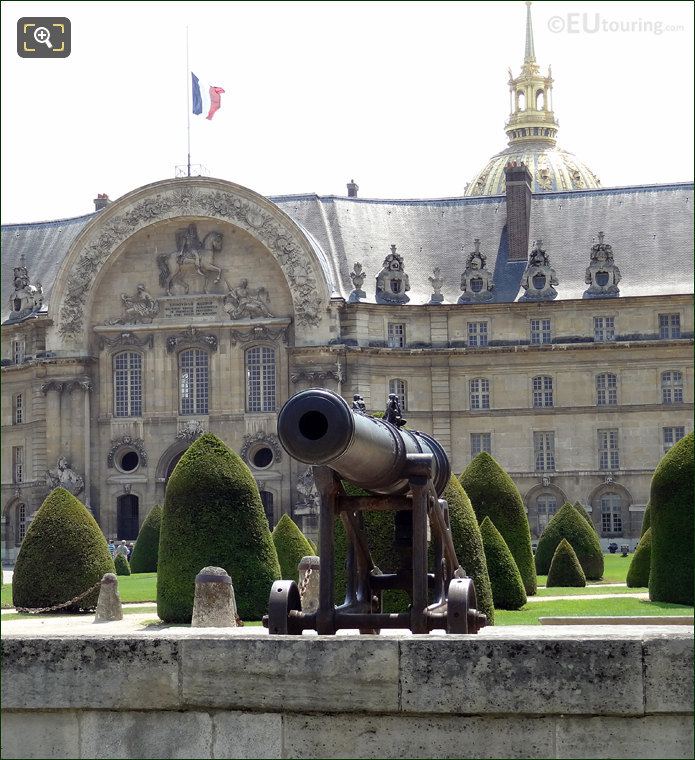 Cannon on the front wall at Les Invalides