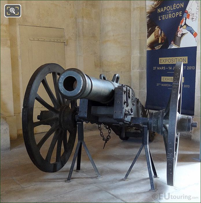 Les Invalides entrance cannon