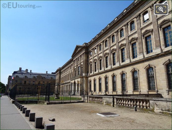 Louvre Aile Sud entrance