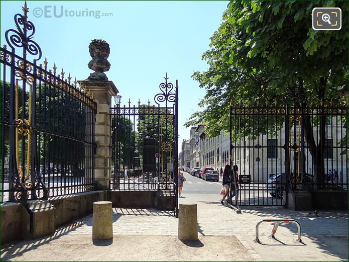 Jardin du Luxembourg, pedestrian entrance on Rue Auguate Comte