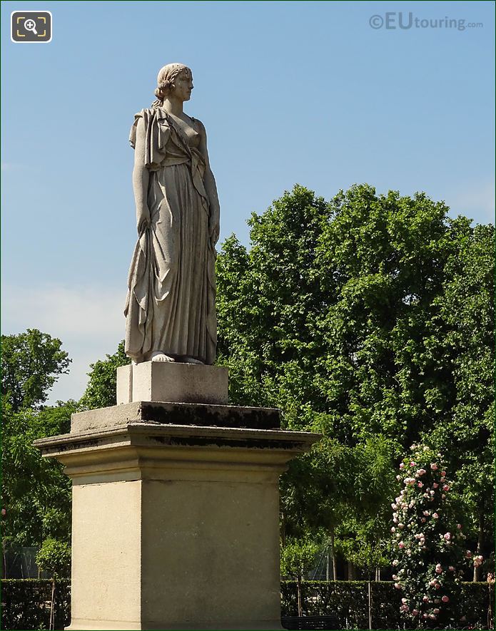 Jardin du Luxembourg La Messagere statue in Rose Garden