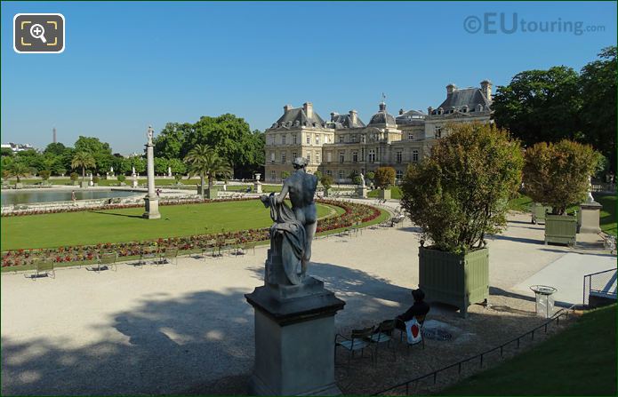 Eastern semi-circular lawn area and Palais du Luxembourg