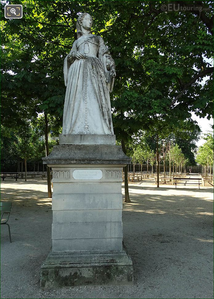 Jardin du Luxembourg Queen of Navarre statue on East terrace