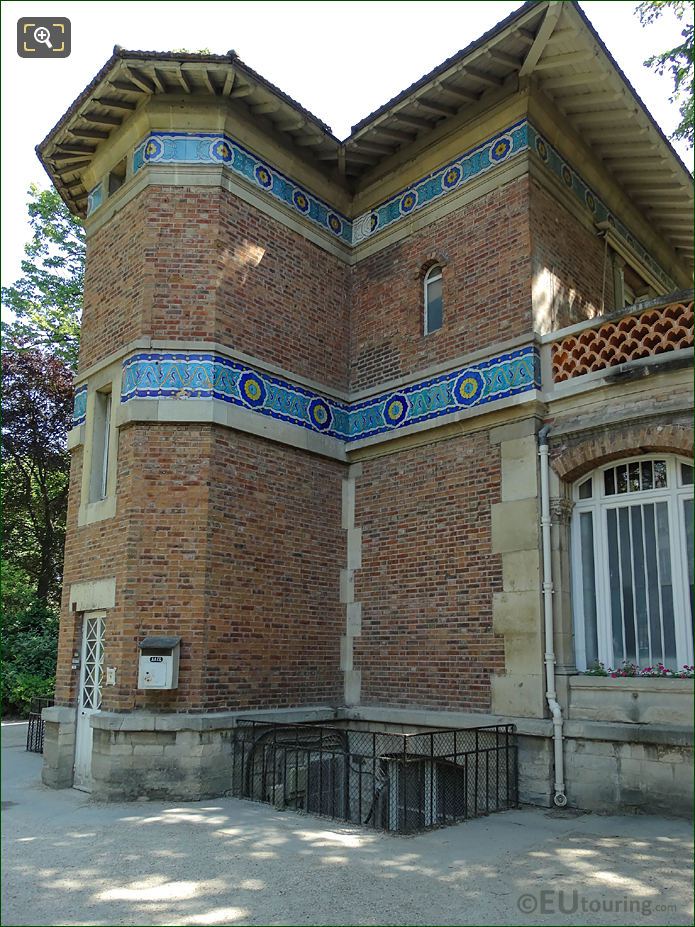 Pavillon Davioud back facade with tiles used for honey festival