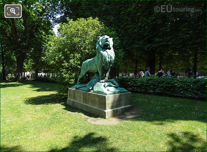 Jardin du Luxembourg Le Lion de Nubie et sa Proie statue