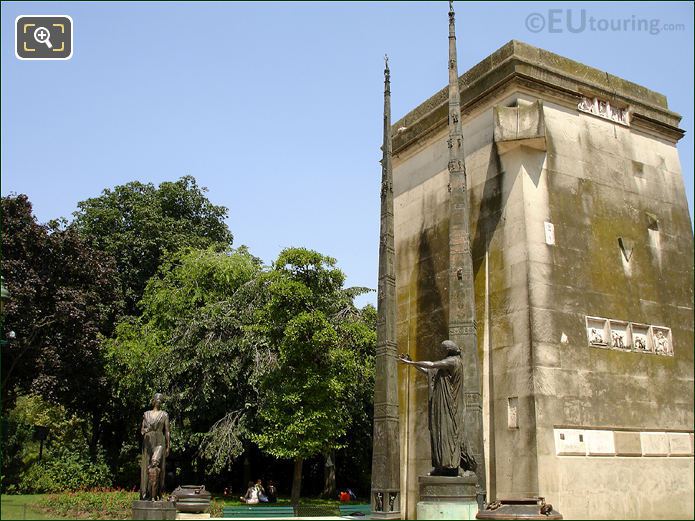 Monument des Droits de l'Homme obelisks and statues 