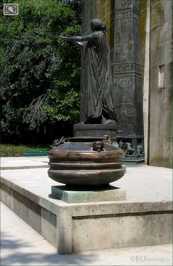 Monument des Droits de l'Homme couldron and statue