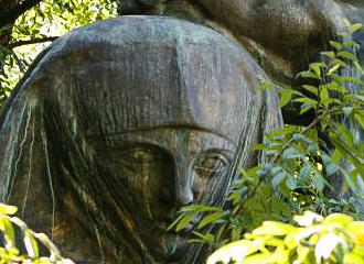 Musee Bourdelle garden statue face