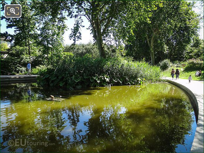 Round pond in Parc de Bercy Paris