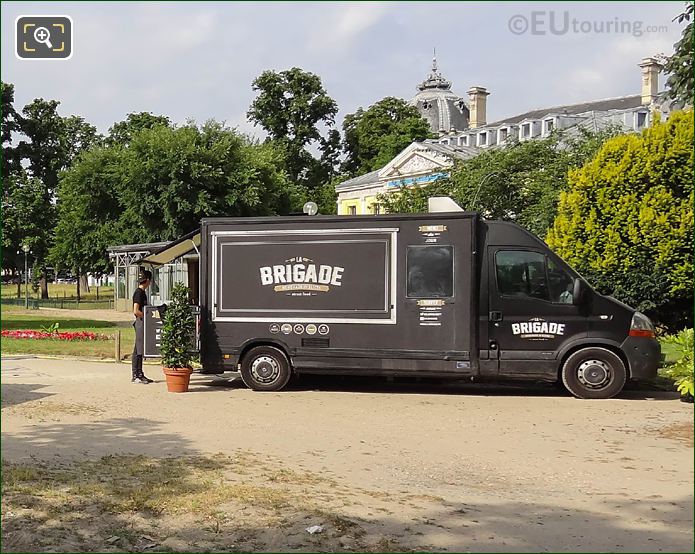 La Brigade mobile food vendor Jardin des Champs Elysees