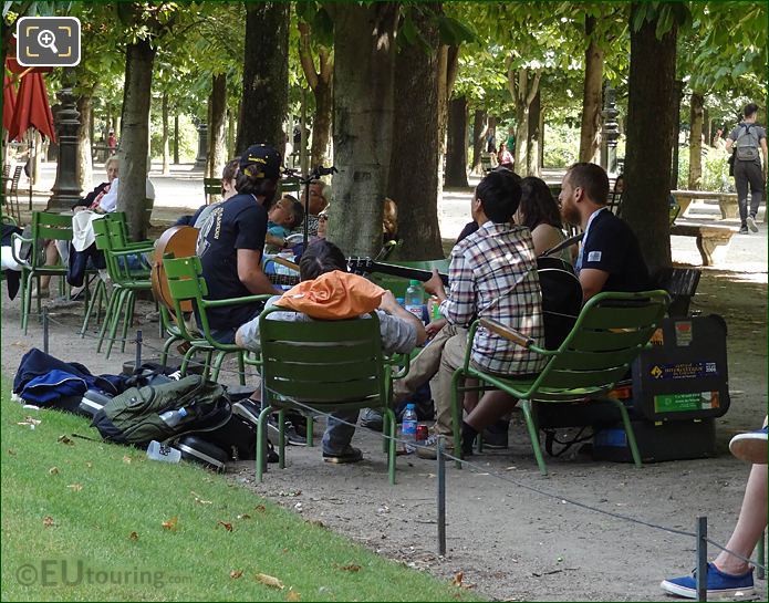 Impromptu music session Jardin des Tuileries