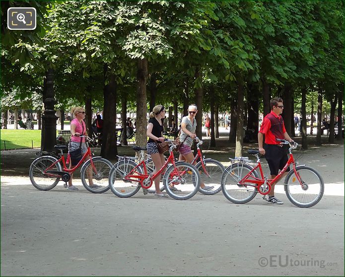 Fat Tire bike tour in Jardin des Tuileries