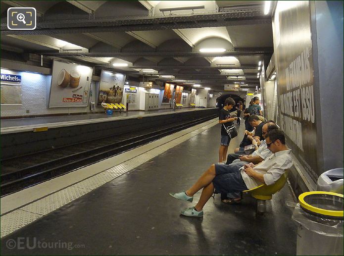 Paris Metro platform