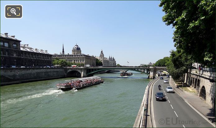 Traffic along the River Seine