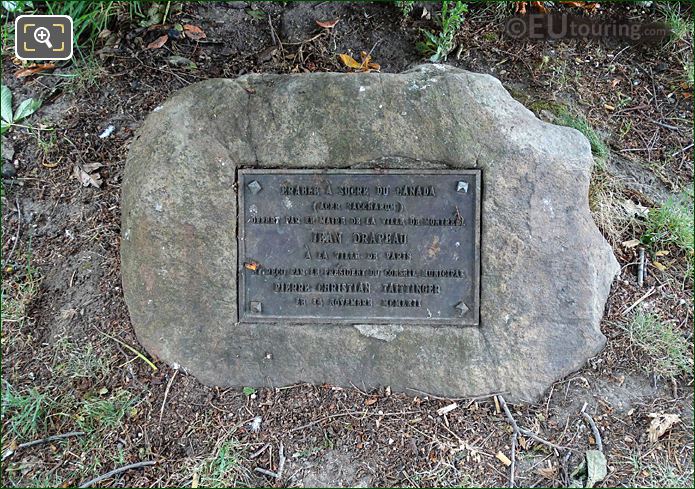 Tourist info plaque for Canadian tree in Jardin de la Nouvelle France