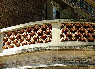Pavillon Davioud tiles balustrade