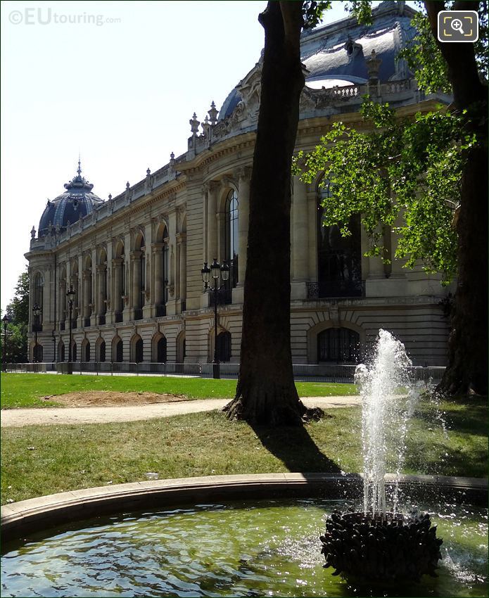 Water fountain in the Petit Palais gardens