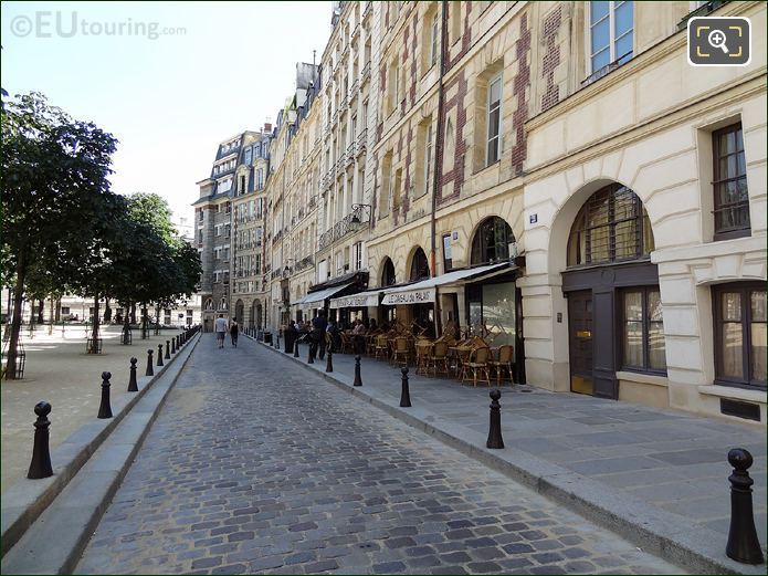Place Dauphine buildings