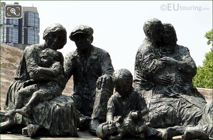 Bronze statues at Place des Martyrs Juifs du Velodrome d'Hiver