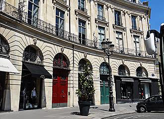 Shops around Place des Victoires