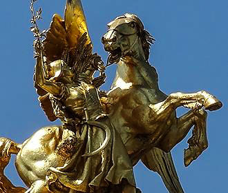 Golden statue on Pont Alexandre III