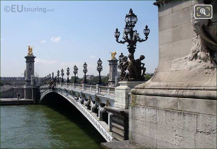 Side view of Pont Alexandre III