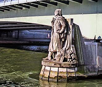 Statue on Pont d’Alma