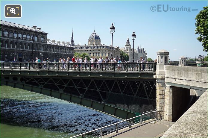 Pont d'Arcole tourists