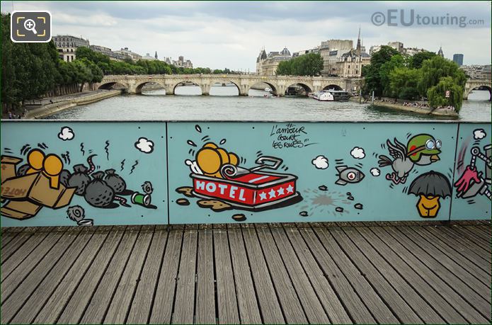 Paris accommodation on Bridge of Love