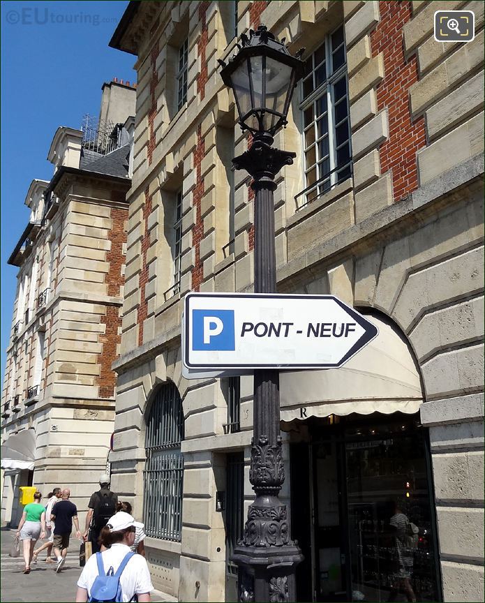Car park sign on Pont Neuf by the Place Dauphine
