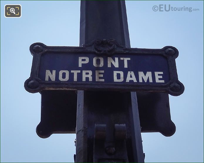 Pont Notre-Dame sign post