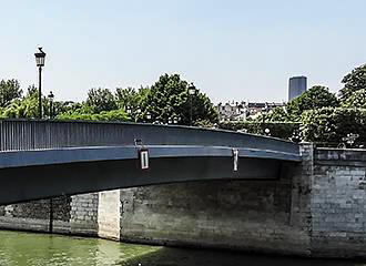 Pont Saint Louis connecting to Ile Saint Louis