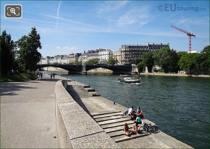Private River Seine boat hire Paris