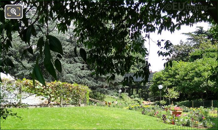Square Bela Bartok landscaped gardens