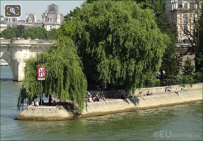 Trees and banks of Square du Vert Galant