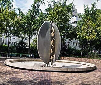 Square Marcel Mouloudji fountain
