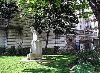 Square Paul Langevin statue