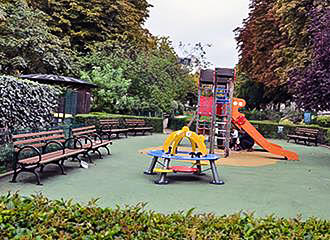 Playground inside Square Thomas Jefferson