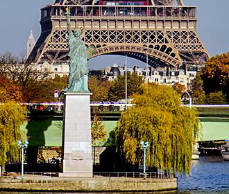 Statue of Liberty and Eiffel Tower