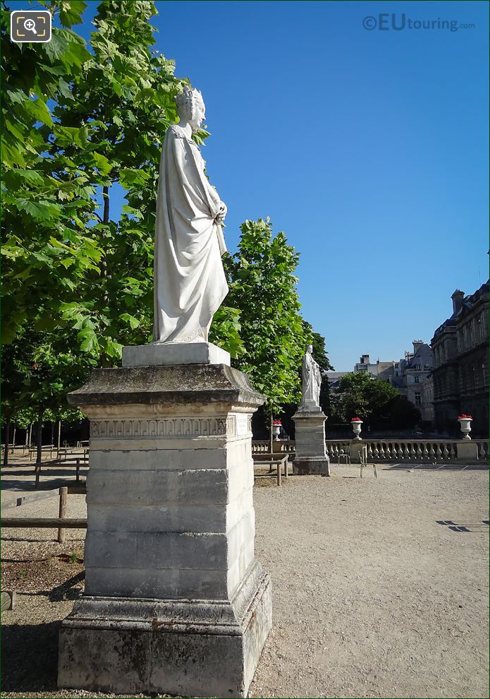 1847 marble statue of Marguerite de Provence