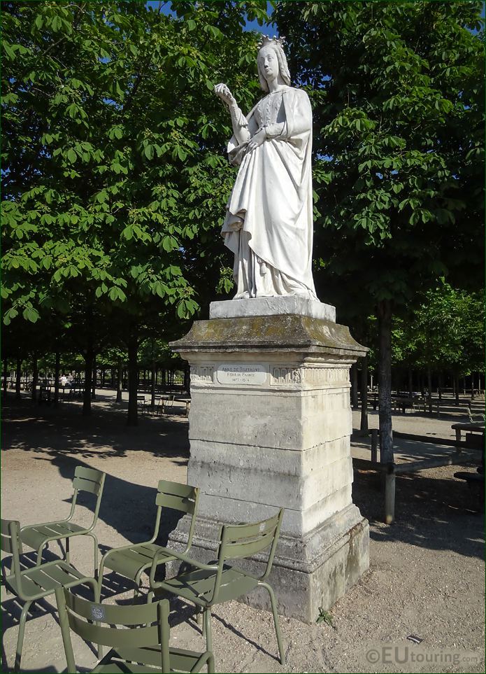 1846 statue Anne de Bretagne by artist Jean Debay